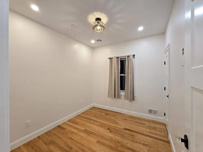 38 Markham Pl #1 — Photo 10