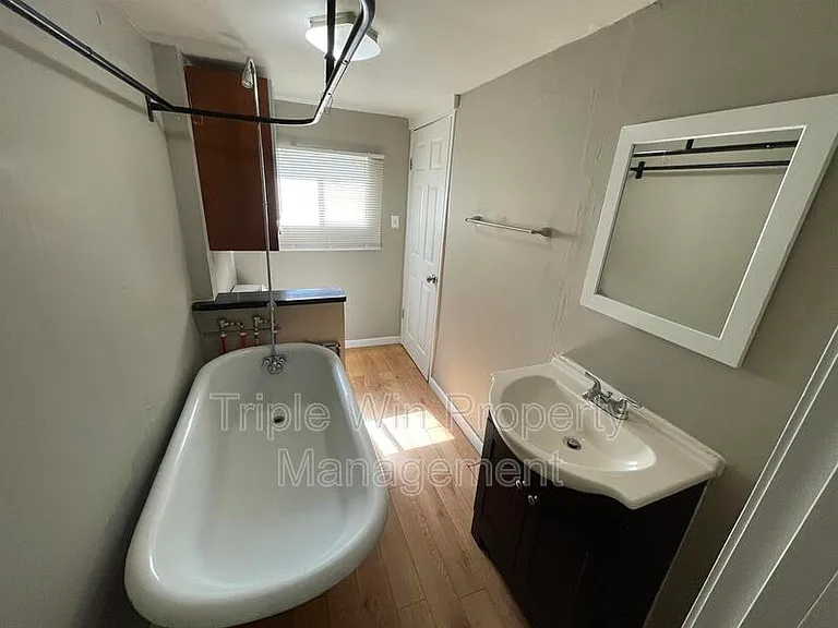 4831 Oldenburg Ave — Photo 16