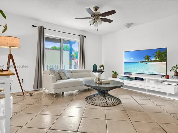 10786 N Kendall Dr APT D18, Miami, FL 33176