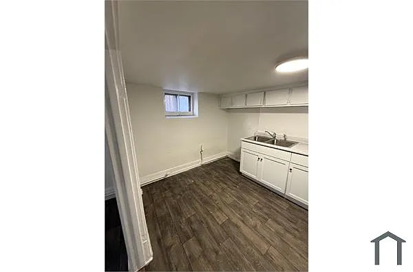 Building Photo - 3432 E Cudahy Ave #9