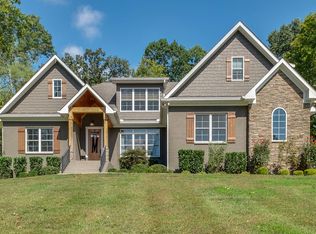1036 Ridglea Dr, Burns, TN 37029