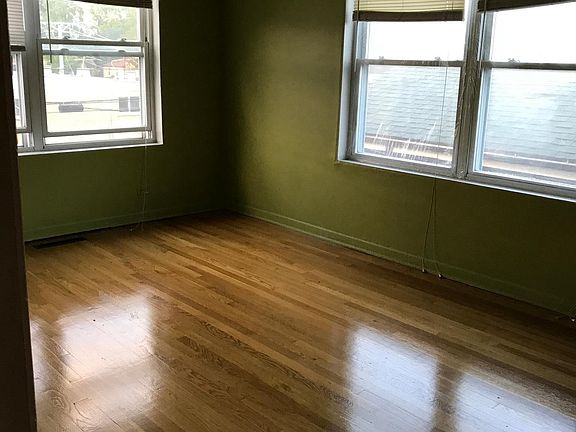 3rd image of 4610 Washington St