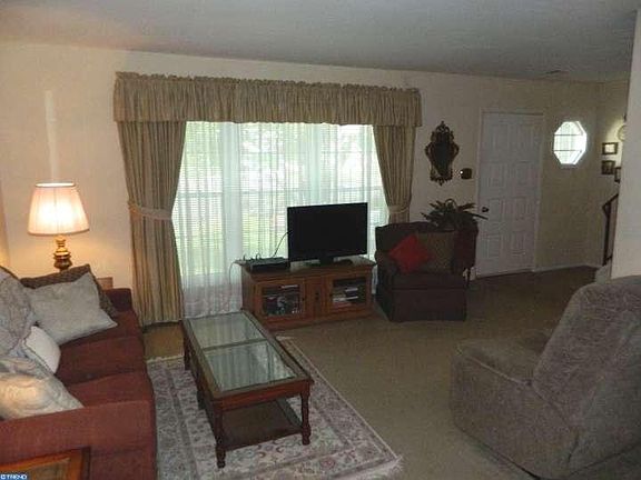 4th image of 14 Meadowlark Ln