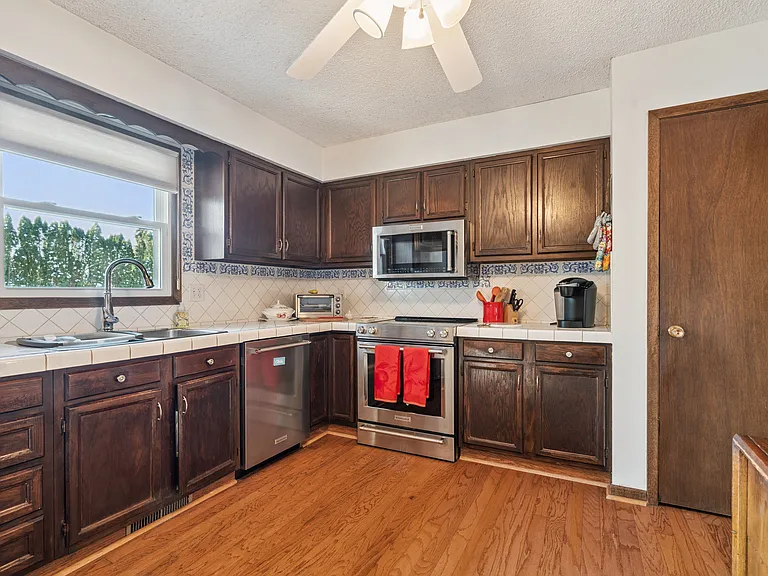 1245 Michelle Ct — Photo 12