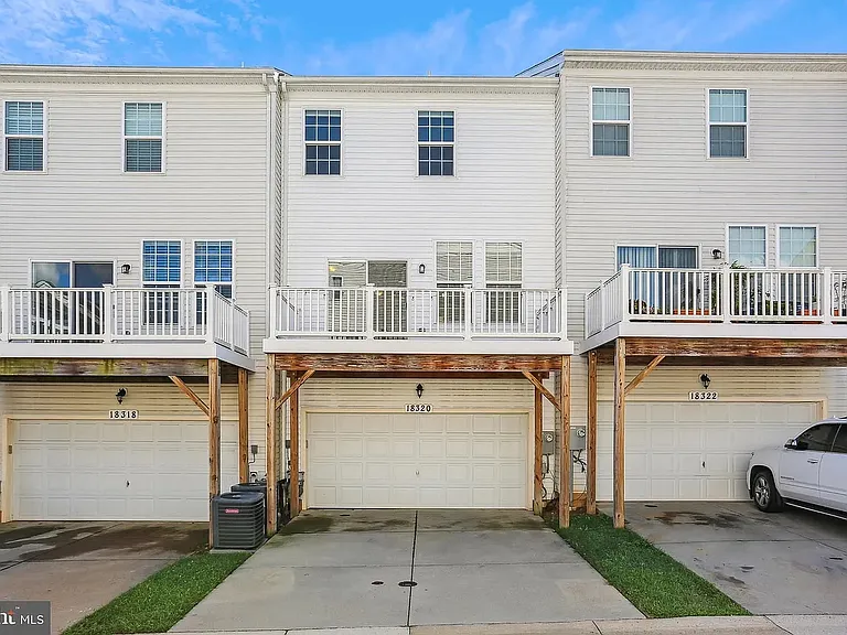 18320 Woodhouse Ln — Photo 34