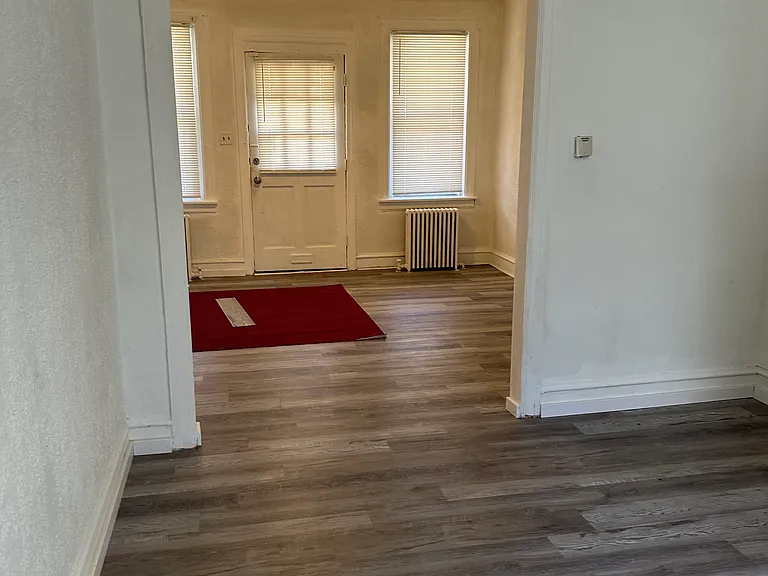 164 W Luray St — Photo 2