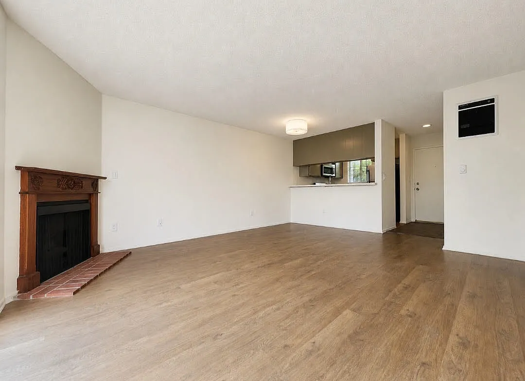 2 bed, 2.0 bath, $3,095 — Photo 3