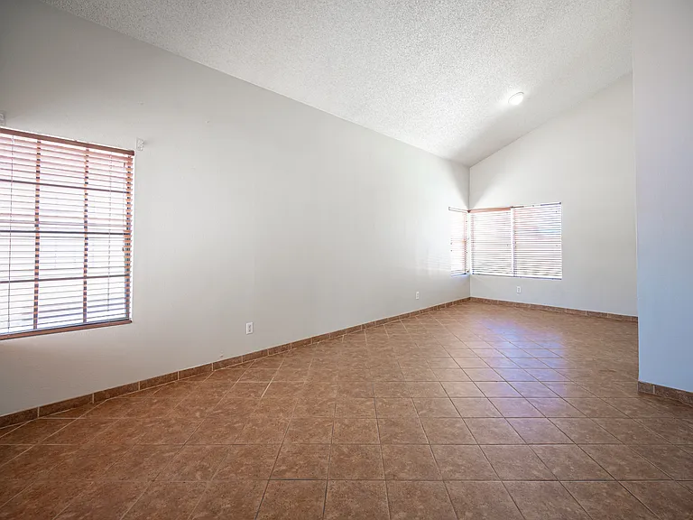 7660 Kalmalii Ave — Photo 10