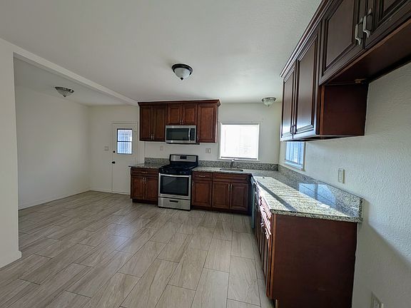 3rd image of 15502 Eucalyptus Ave