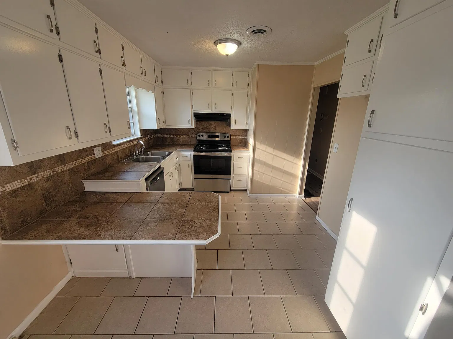 4 bed, 1.5 bath, 1320 sqft, $1,650 — Photo 1