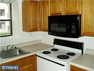 2nd image of 822 Governor Cir