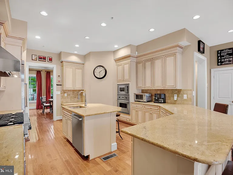 714 Bracey Ln — Photo 25