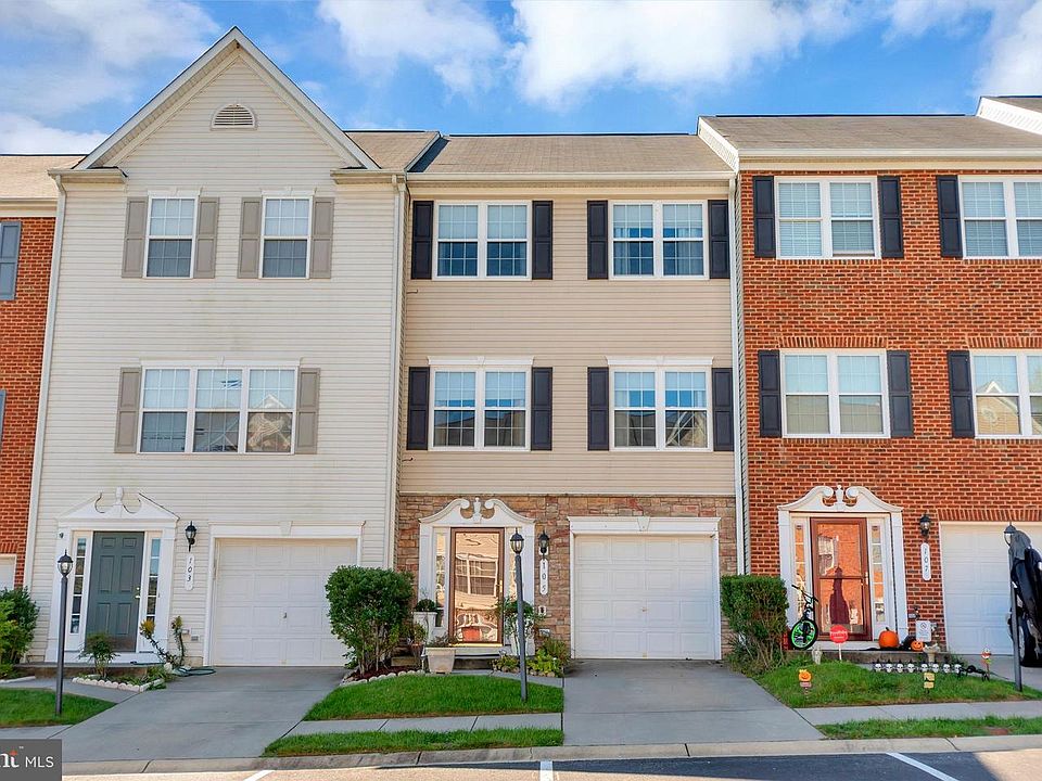1st image of 105 Clearwater Ct