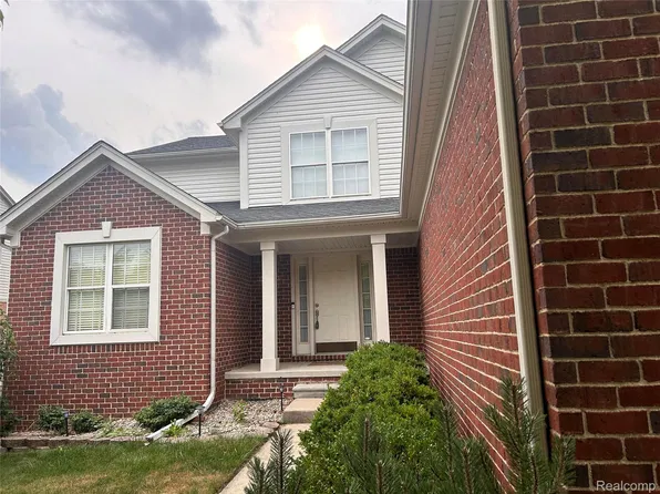 2738 Long Meadow Ln, Rochester Hills, MI 48307