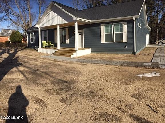 4th image of 1684 Park Dr