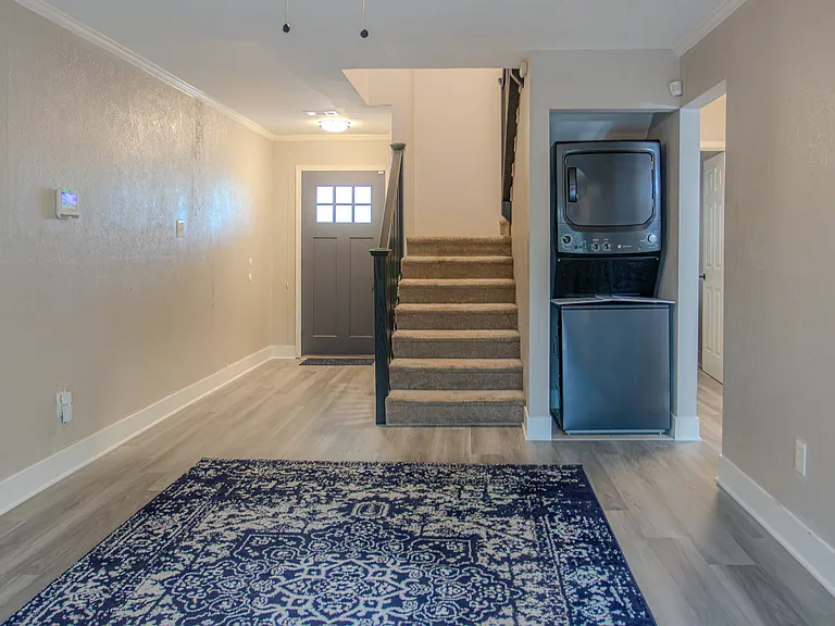 404 Carter Dr #A — Photo 2