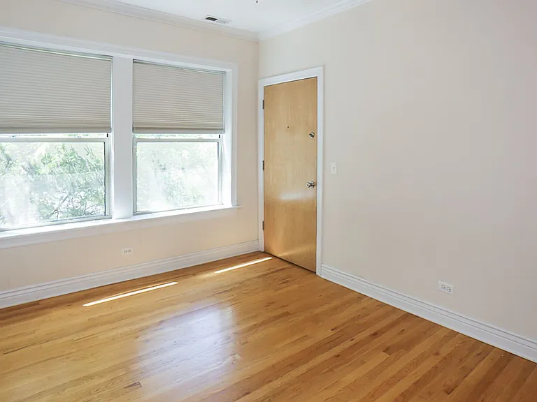 1210 W Waveland Ave — Photo 7