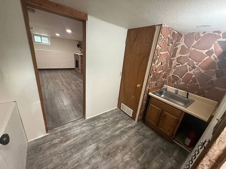 534 Dewey Ave — Photo 8