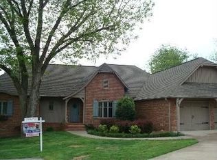 705 Hickory Cir, Grove, OK 74344