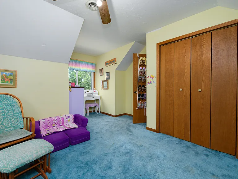 107 Lincoln Ln — Photo 12