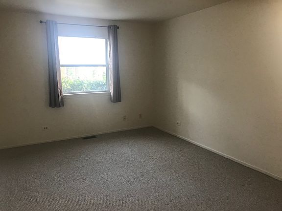 4th image of 126 Stirling Ln Unit W1