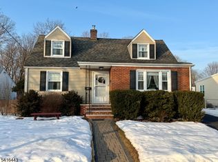 12 Diana Rd, Morris Plains, NJ 07950