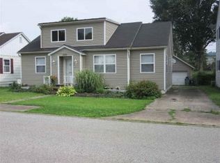 1052 Harrison St, Milton, WV 25541