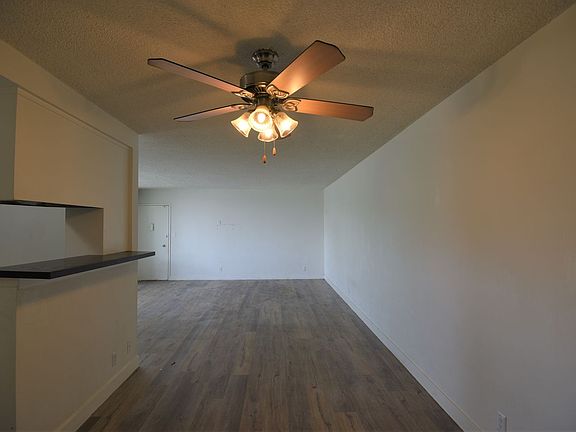 3rd image of 6464 Woodman Ave APT 117