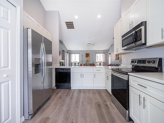 4th image of 215 PARADISE WOODS PLACE