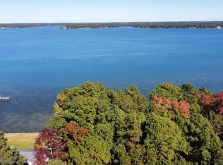 2 E Queenstown Rd, Lancaster, VA 22503