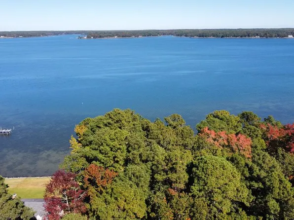 2 E Queenstown Rd, Lancaster, VA 22503