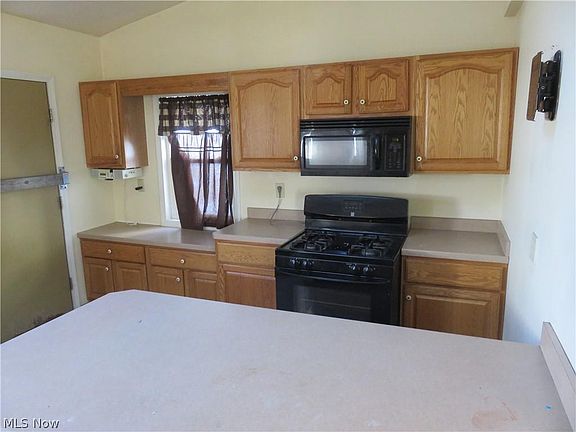 4th image of 152 E Auburndale Ave