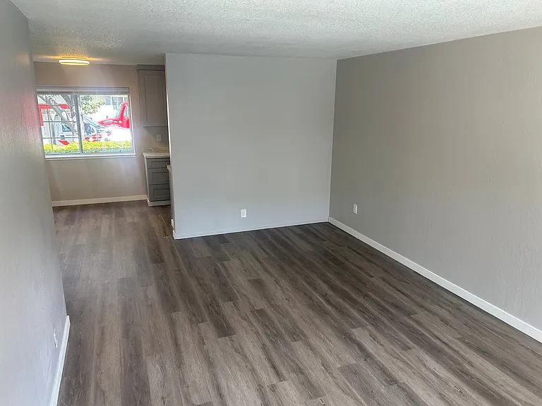 495 Richfield Dr — Photo 8