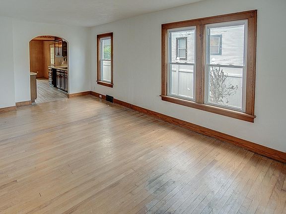 5th image of 908 E Acton Ave