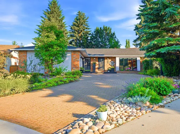 60 Woodlake Ct, Strathcona County, AB T8A 4C1