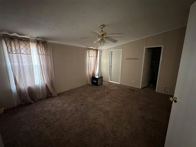 35 Amber Dr — Photo 8