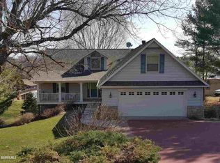 2A19 Hidden Spring Ln, Apple River, IL 61001