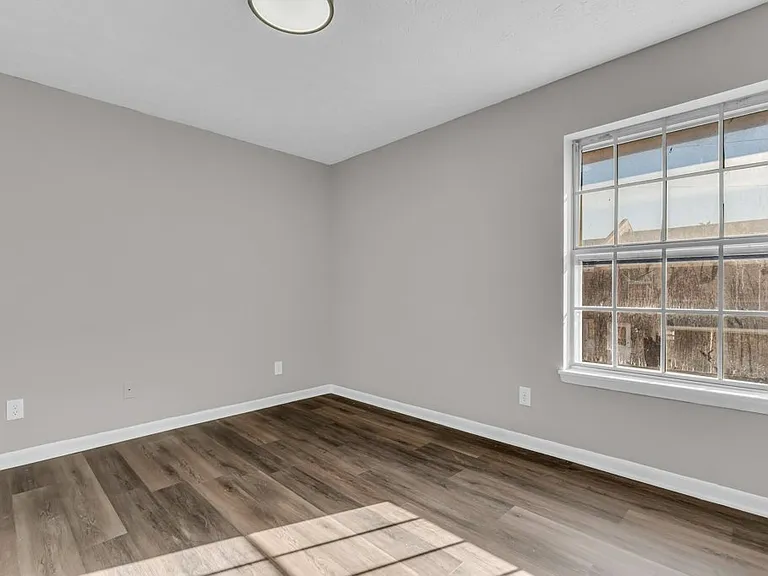 Eastwood Apts — Photo 8