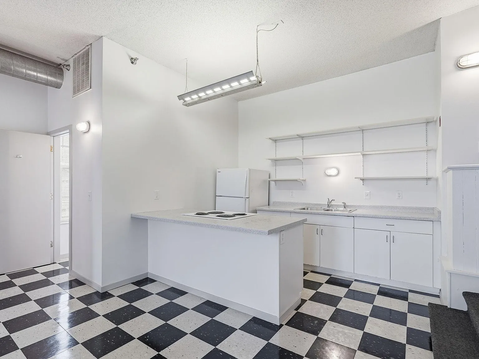 Studio, 1.0 bath, 550 sqft, $1,095 — Photo 4