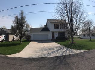 305 S Central St, El Paso, IL 61738