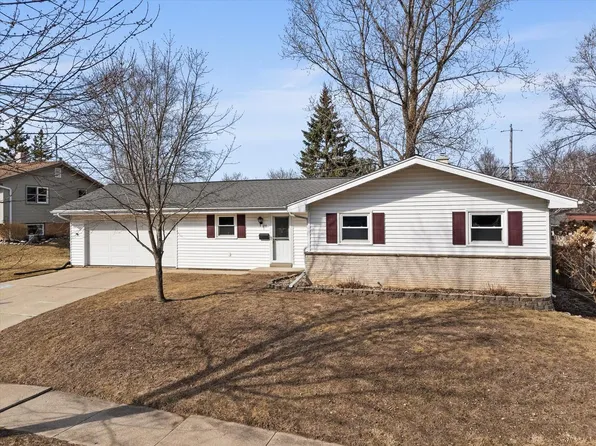 1118 Roosevelt DRIVE, West Bend, WI 53090