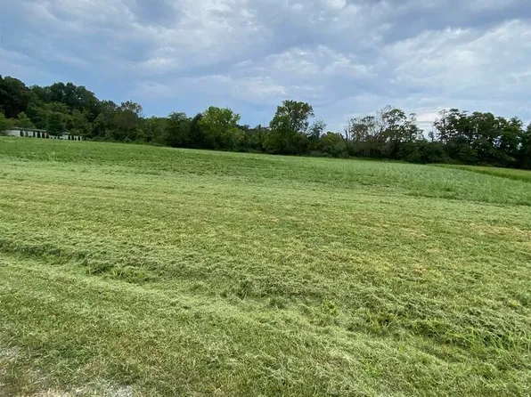 Starview Ct, Carterville, IL 62918