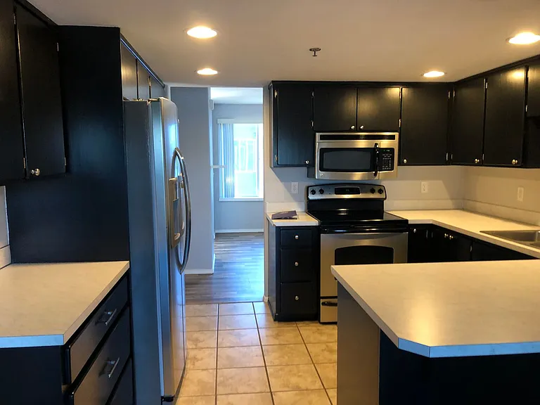 300 N Oak Harbor St #B201 — Photo 9
