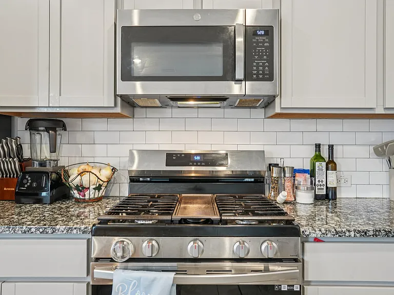 8915 Portobello Way — Photo 30