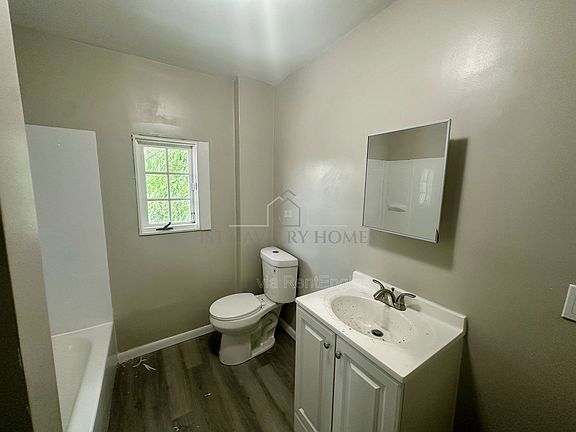 5th image of 555 Lumiere St