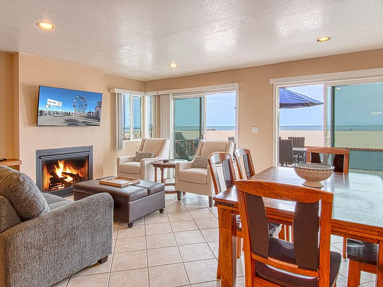 3703 Seashore Dr — Photo 3
