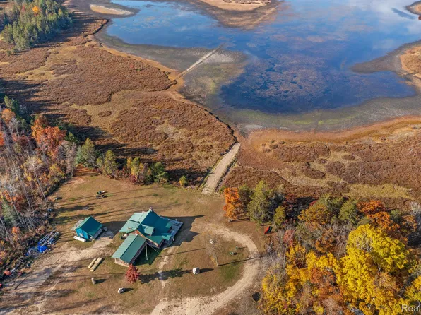 10525 N Coolidge Ave, Harrison, MI 48625