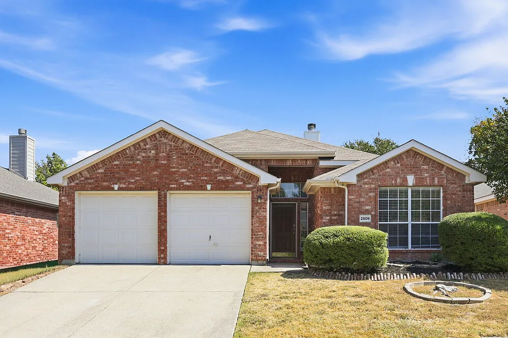 3 bed, 2.0 bath, 1745 sqft, $2,440 — Photo 1