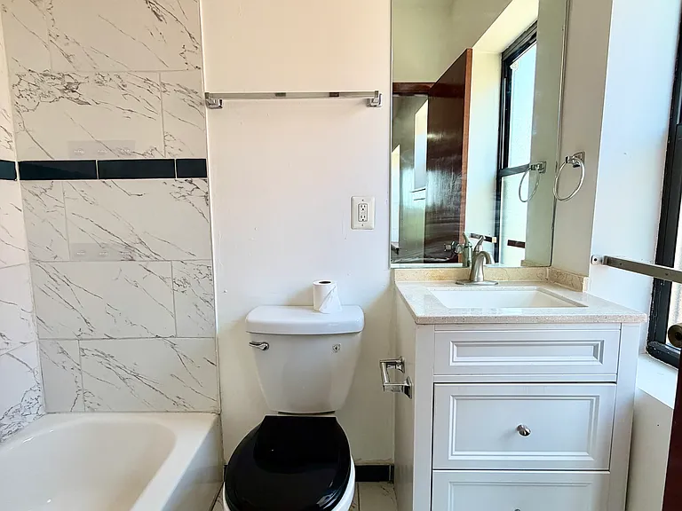 916 Whitelock St #200 — Photo 18