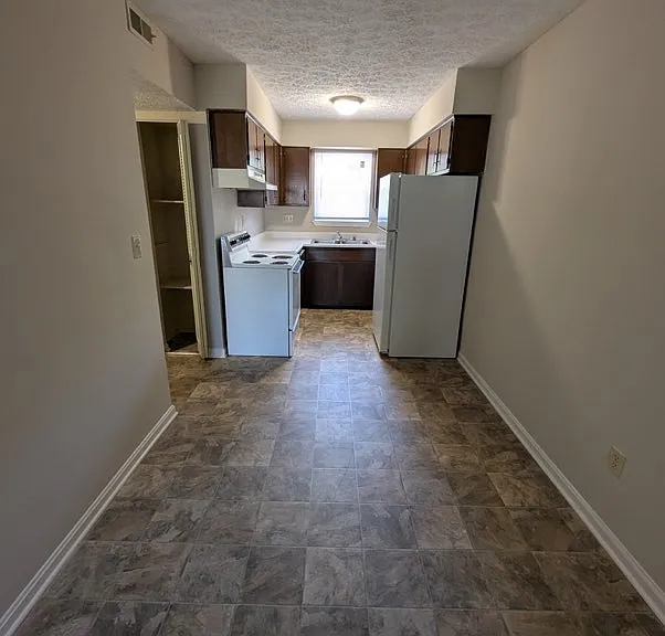 Buckingham Apartments — Photo 22